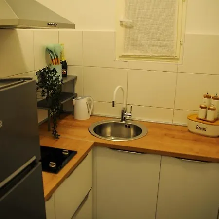 Apartman Gulliver In The Center, 10 Meters From The Sea With Private Parking In Natural Shade Rabac Exterior photo