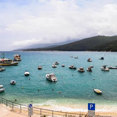 Apartman Gulliver In The Center, 10 Meters From The Sea With Private Parking In Natural Shade Rabac Exterior photo