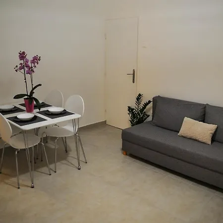 Apartman Gulliver In The Center, 10 Meters From The Sea With Private Parking In Natural Shade Rabac Exterior photo