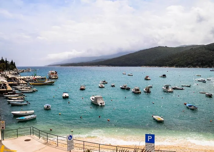 Apartman Gulliver In The Center, 10 Meters From The Sea With Private Parking In Natural Shade