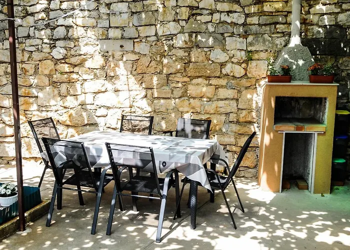Apartman Gulliver In The Center, 10 Meters From The Sea With Private Parking In Natural Shade