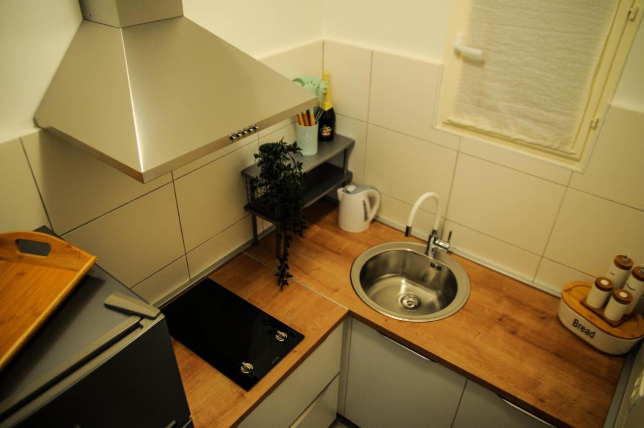 Gulliver In The Center, 10 Meters From The Sea With Private Parking In Natural Shade Rabac