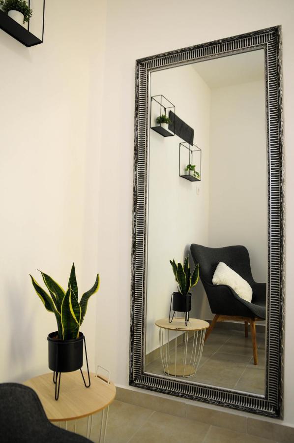 Gulliver In The Center, 10 Meters From The Sea With Private Parking In Natural Shade Apartment *