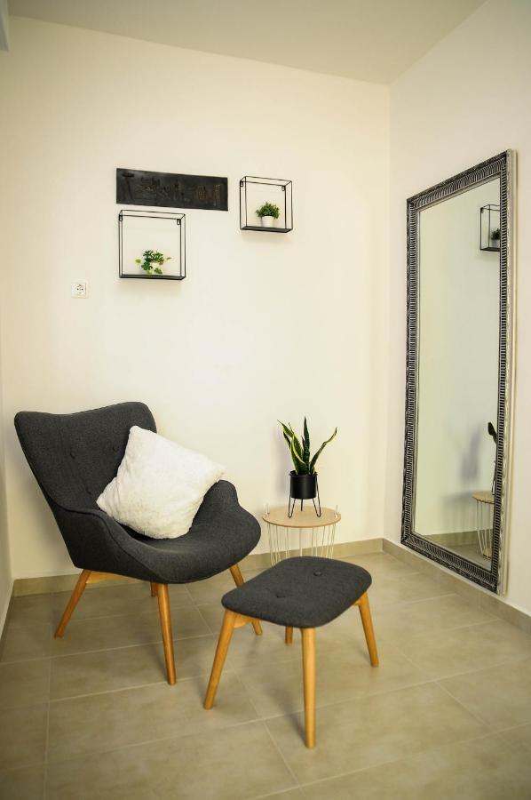Apartment Gulliver In The Center, 10 Meters From The Sea With Private Parking In Natural Shade
