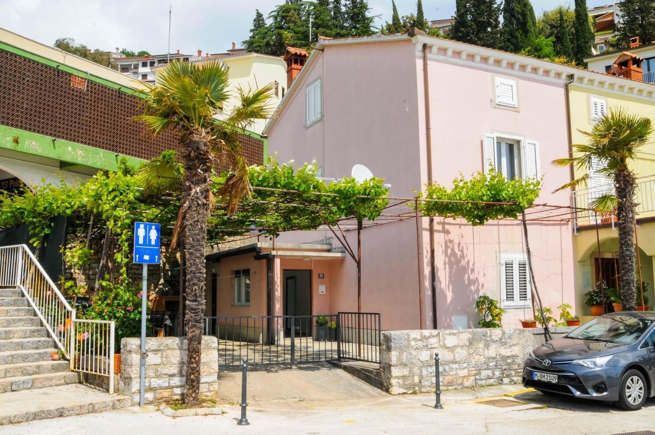 Gulliver In The Center, 10 Meters From The Sea With Private Parking In Natural Shade * Rabac