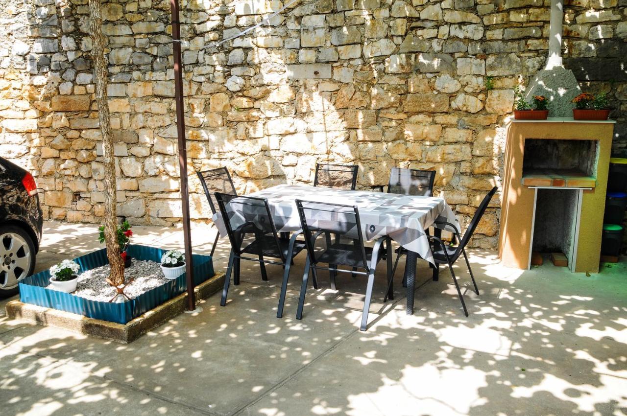 Gulliver In The Center, 10 Meters From The Sea With Private Parking In Natural Shade Rabac